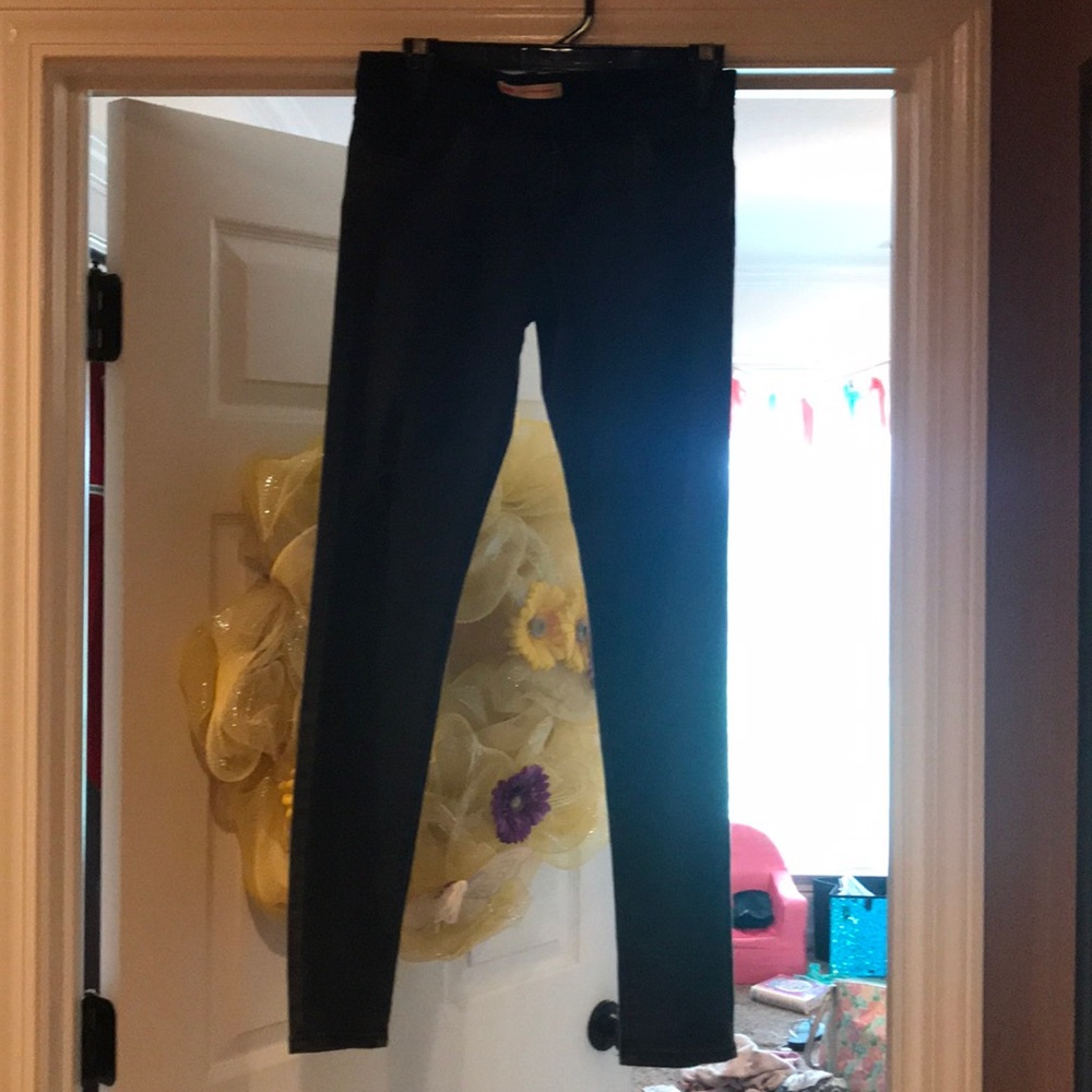 Black Levi Jeans - Slightly Ripped